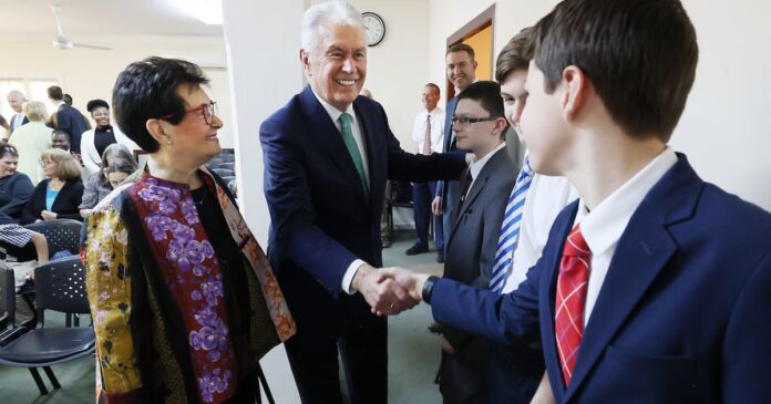 Elder Uchtdorf visits Cairo’s 2 branches